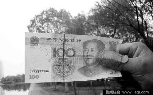 阿姨散步遇钞票雨 上面写的字让她果断报警(9