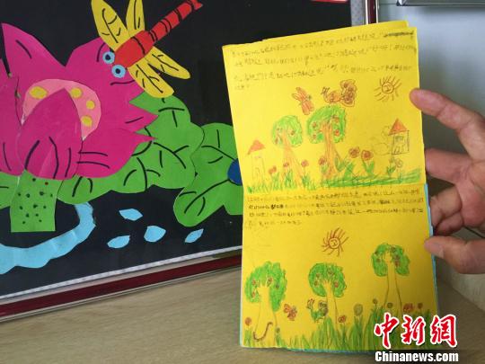 为三百多所小学建立图书室 香港教师梁伟明的湖南十年