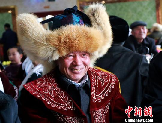 新疆奇台以祝福金婚老人庆纳吾尔孜节（组图）