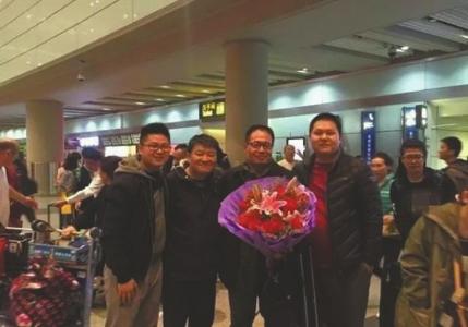 国际航班上男子企图劫机 中国乘客果断出击制服歹徒