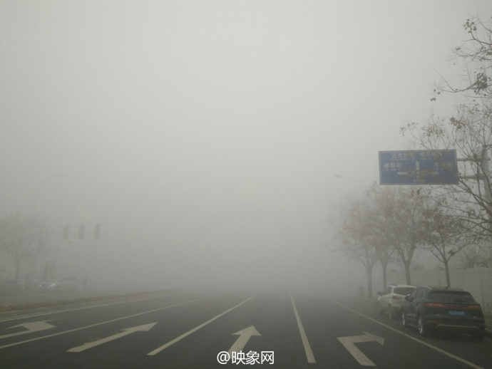 郑州现极大雾霾 环卫工﹕像烧锅一样