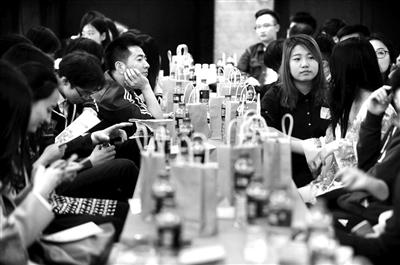 名校变单身重灾 北京千余大学生扎堆单身派对速配