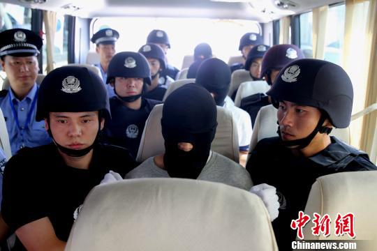 武汉警方破获一起持枪杀人案 打掉家族式武装贩毒团伙