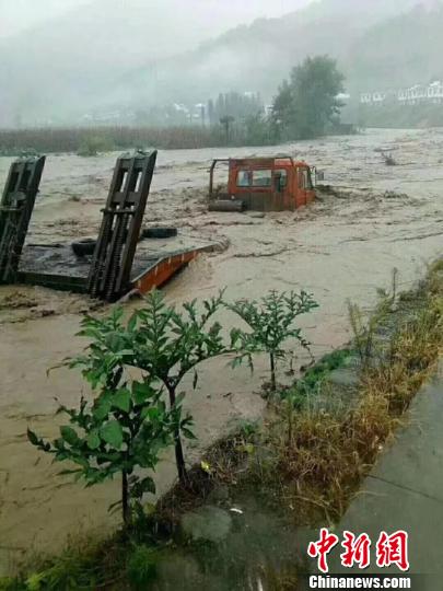 陕西平利县连降大雨致4人失踪部分村通讯中断 陕西平利县连降大雨致4人失踪部分村通讯中断