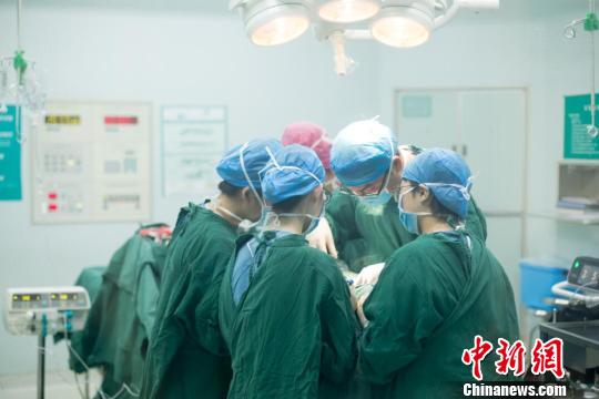 山西麻醉医生:最怕没人愿意学麻醉(图) 山西麻醉医生:最怕没人愿意学麻醉(图)