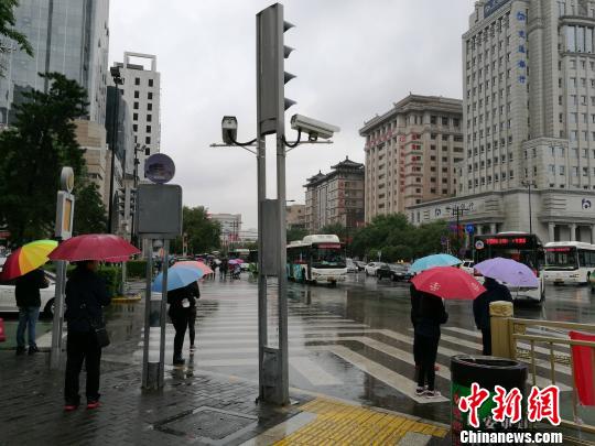 西安闯红灯人脸抓拍系统上线每天约40人当“屏保”