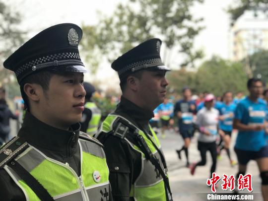 城市管理者助力“千军万马” 城市管理者助力“千军万马”保障杭州“最美马拉松”