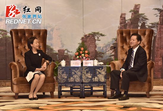 活动前,张家界市委书记,市人大常委会主任虢正贵会见中国农业银行