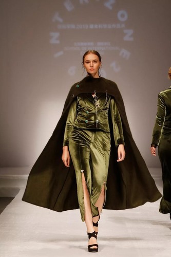 “洋模特”亮相北京服装学院第二届校园国际日