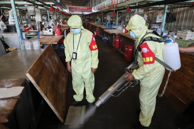北京朝阳大洋路市场每日消杀垃圾日清 确保“菜篮子”安全