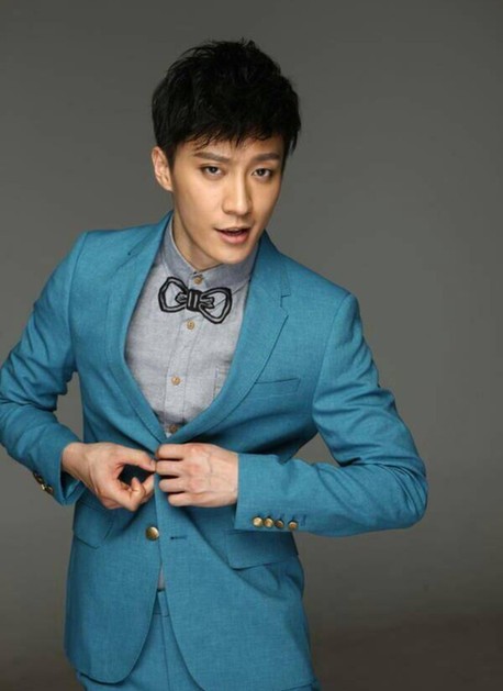  乔任梁 死前与 女友 同居 对方发现异常后报警_社