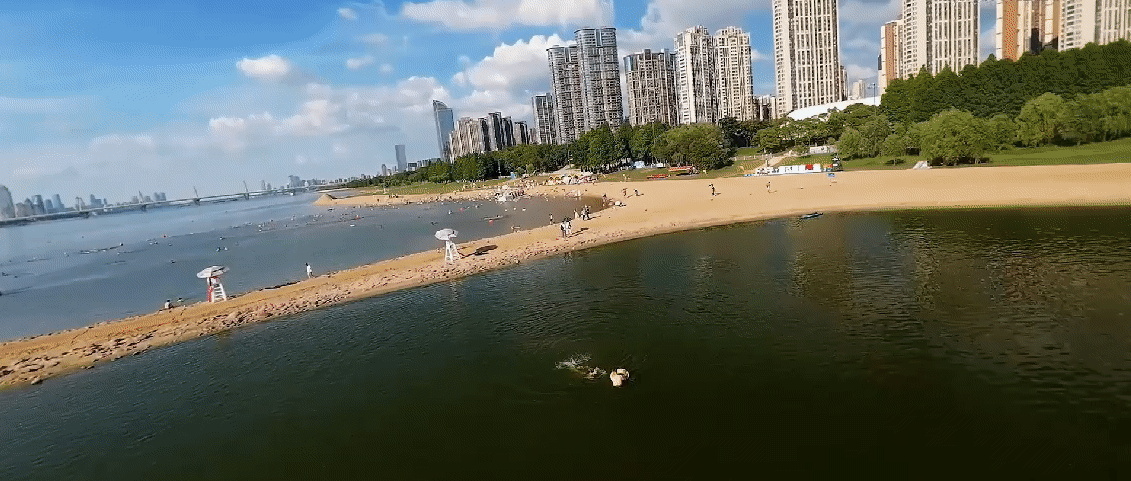经济政策一线微观察｜从生态岸线到经济热浪——看“亲水经济”如何激活一江水