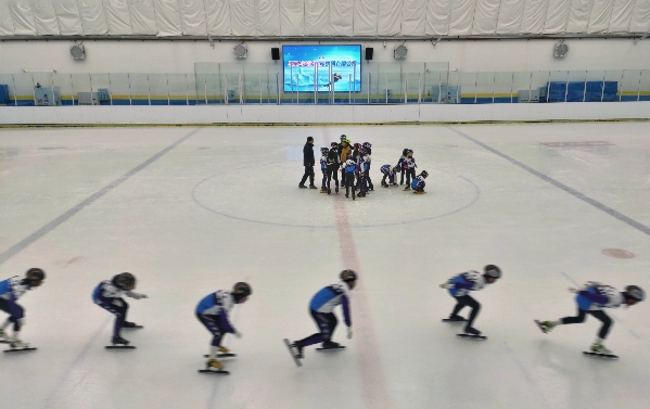 秦皇岛：冬日的火热“冰心”