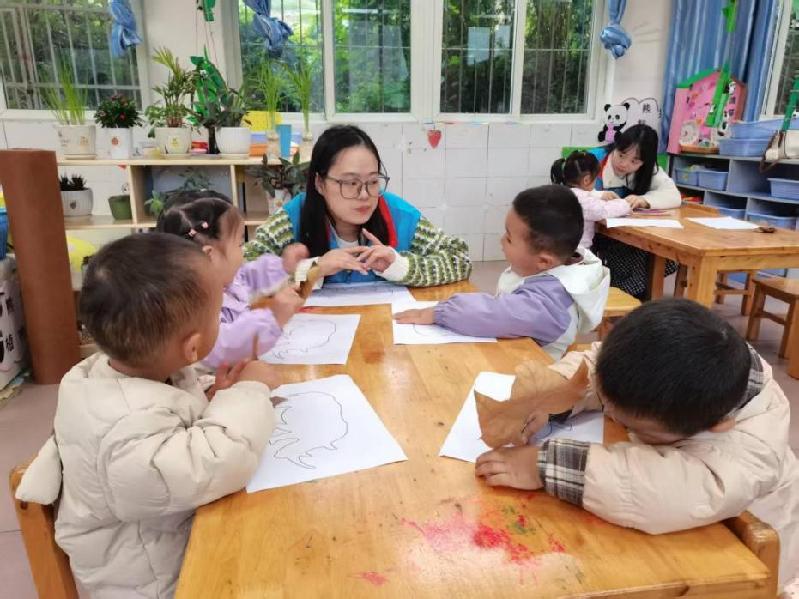 四川：暖心“她力量” 服务惠千家