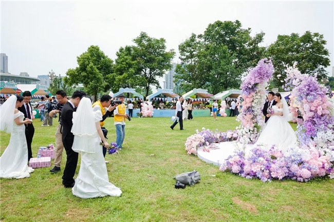 情定梅溪岭 良缘聚光谷 ——“拾光有约・谷遇良缘”集体婚礼圆满举办
