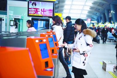 北京各大火车站电子客票刷身份证进站三秒通关