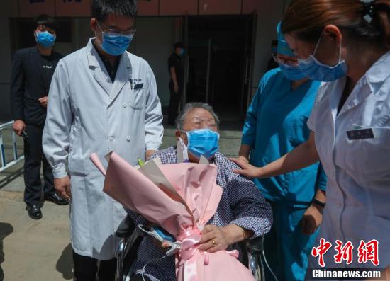 北京首例脱离ECMO的新冠肺炎患者出院