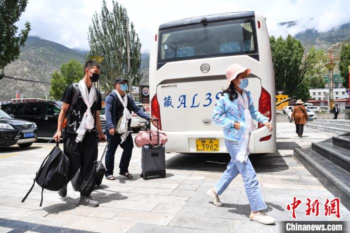 跨省旅游重启 西藏迎来首个跨省旅游团