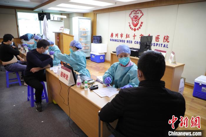 广州医院为出租车司机接种新冠疫苗