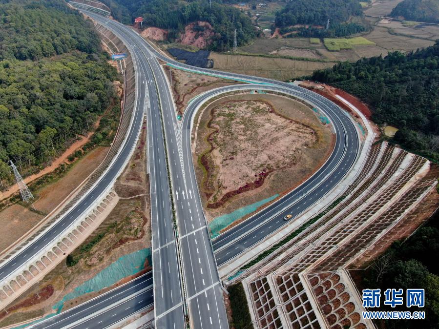 云南西双版纳实现县县通高速公路