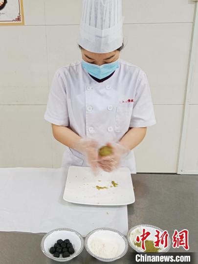 杭州隔离点的“特殊点心”：“小勇士”吃上医院自制糕点