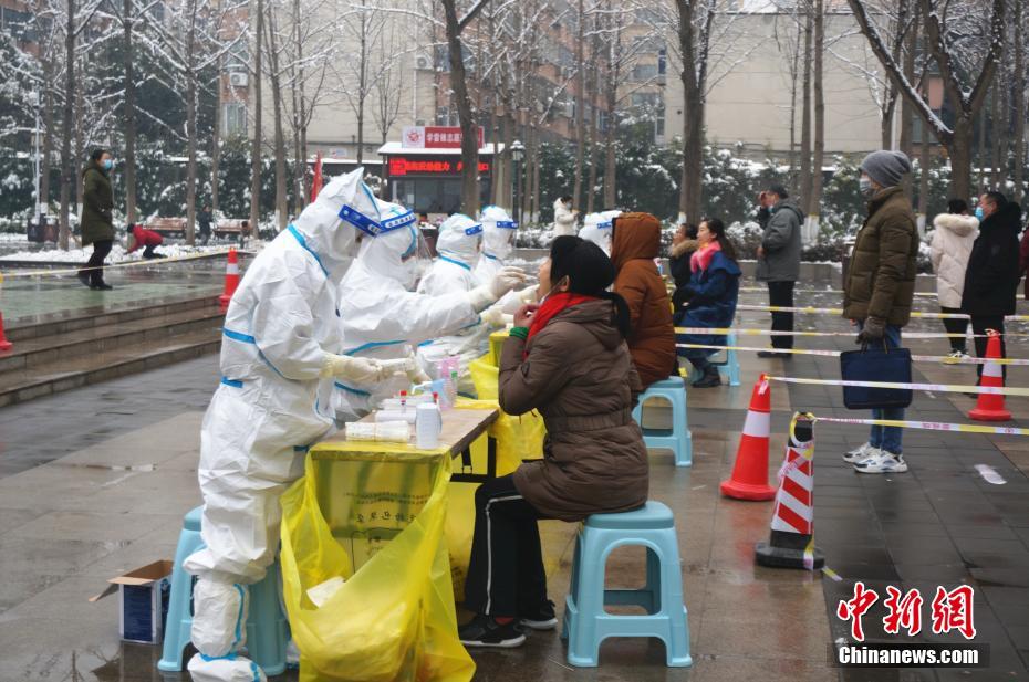 河南郑州开展全员核酸检测