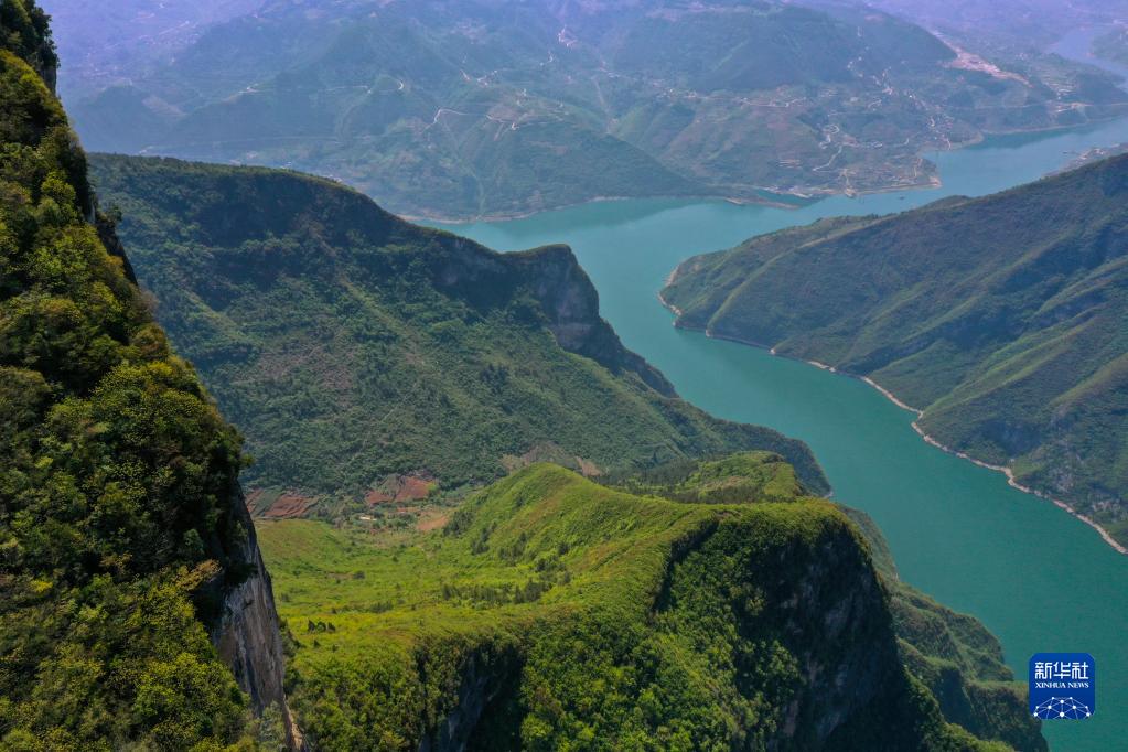 长江三峡第一峡水清岸美
