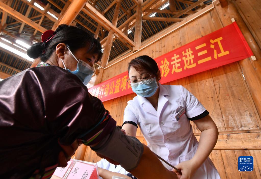 广西柳州：巾帼健康行动进村寨