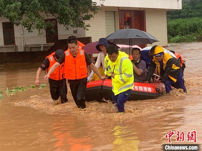 广东连平普降暴雨已安全转移群众6823人