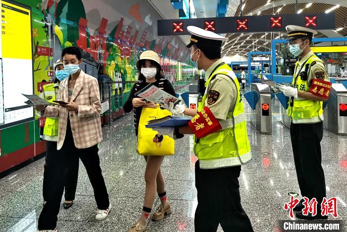重庆：轨道出入口5米内乱停共享单车 三企业被处罚