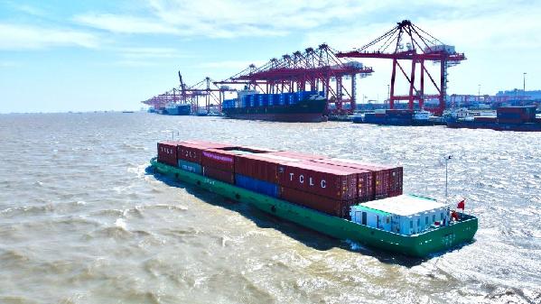 江苏：纯电动货轮驶入内河带来产业与生态发展新空间