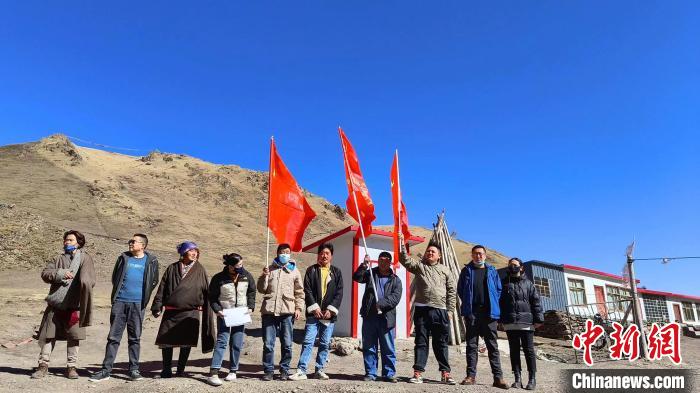 扎根基层的青海高原藏乡驻村第一书记