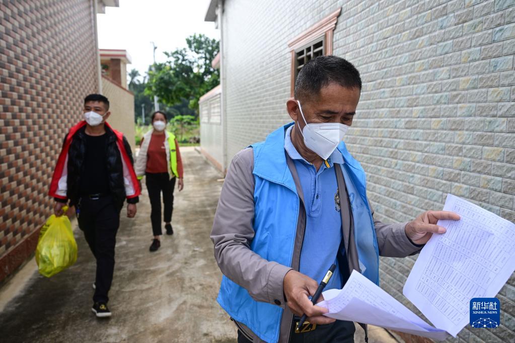 海南文昌：为高龄老人免费发放防疫“健康包”