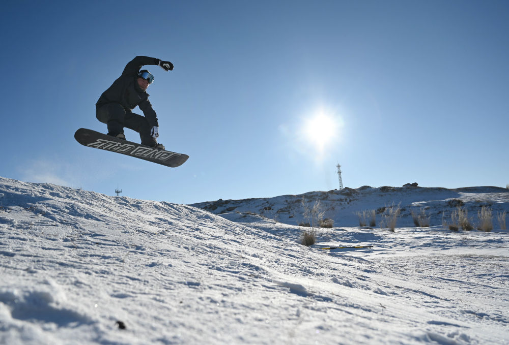 草原滑雪“头号玩家”