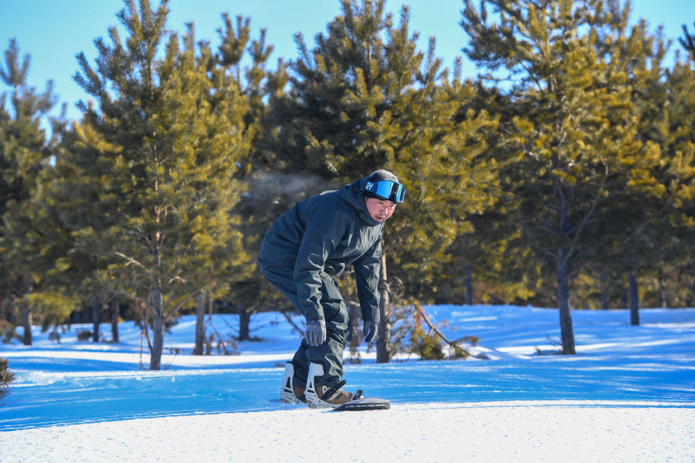 草原滑雪“头号玩家”