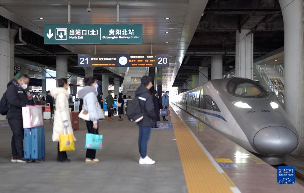 铁路迎来春节假期返程客流高峰