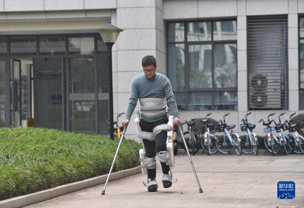 外骨骼机器人助力康复训练