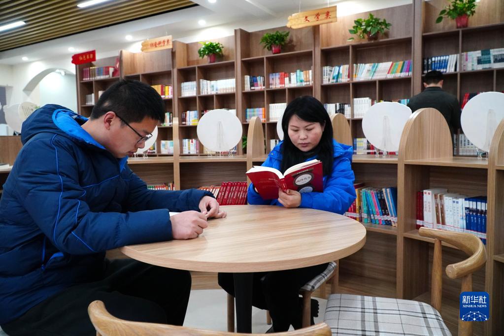 山东菏泽：“牡丹书房”成为居民家门口的图书馆