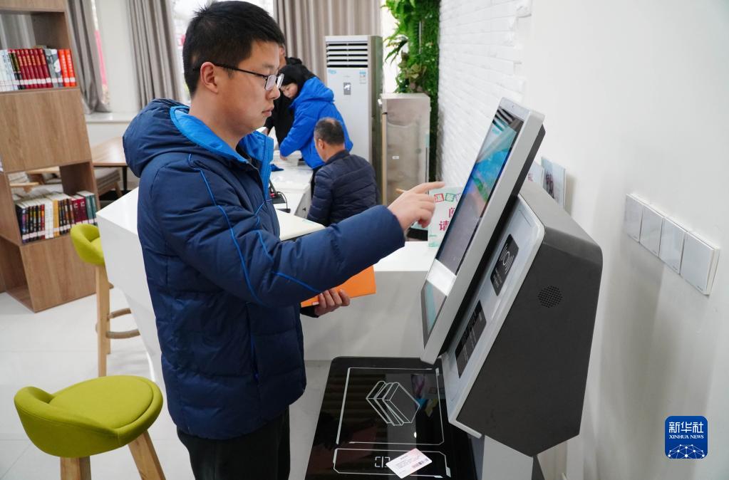 山东菏泽：“牡丹书房”成为居民家门口的图书馆