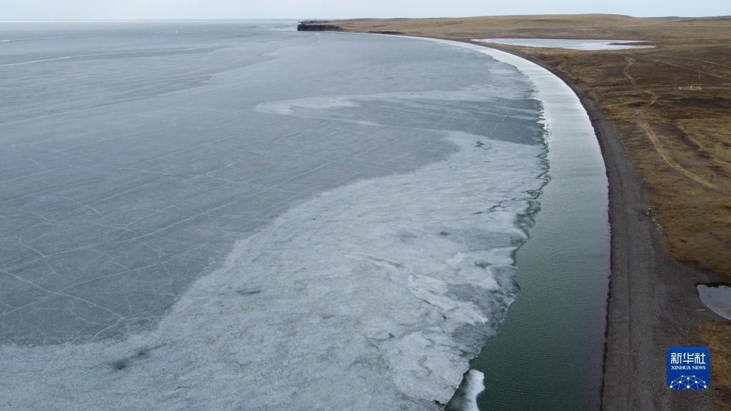 冰与水之歌：呼伦湖开湖进行时