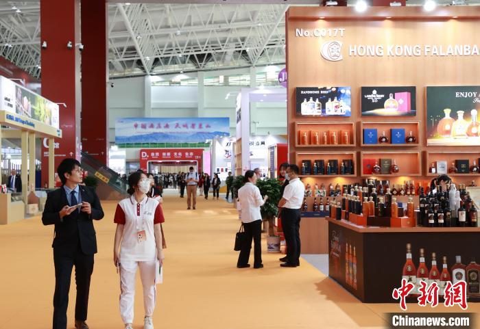国际葡萄与葡萄酒产业大会在宁夏启幕