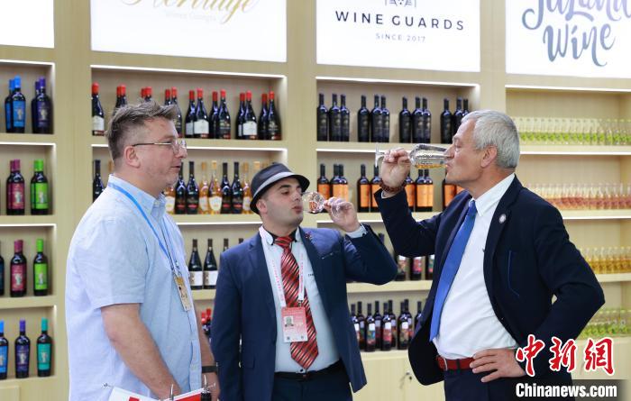 国际葡萄与葡萄酒产业大会在宁夏启幕