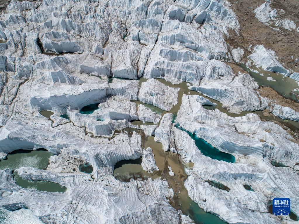 西藏山南：壮美的岗布冰川