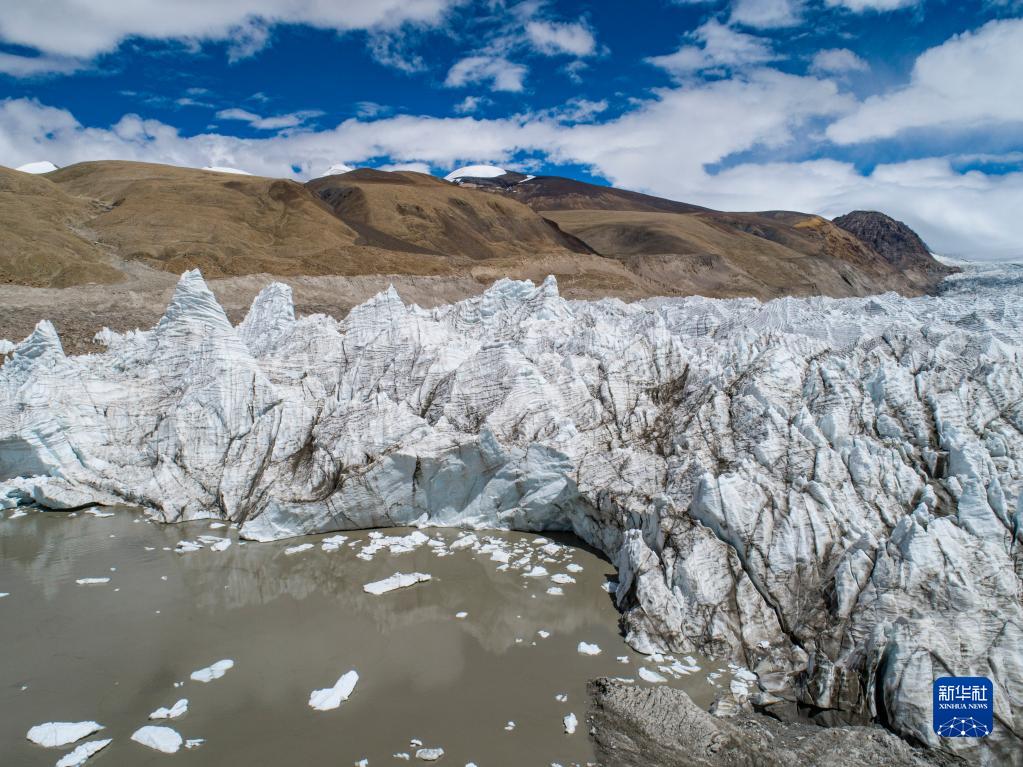 西藏山南：壮美的岗布冰川