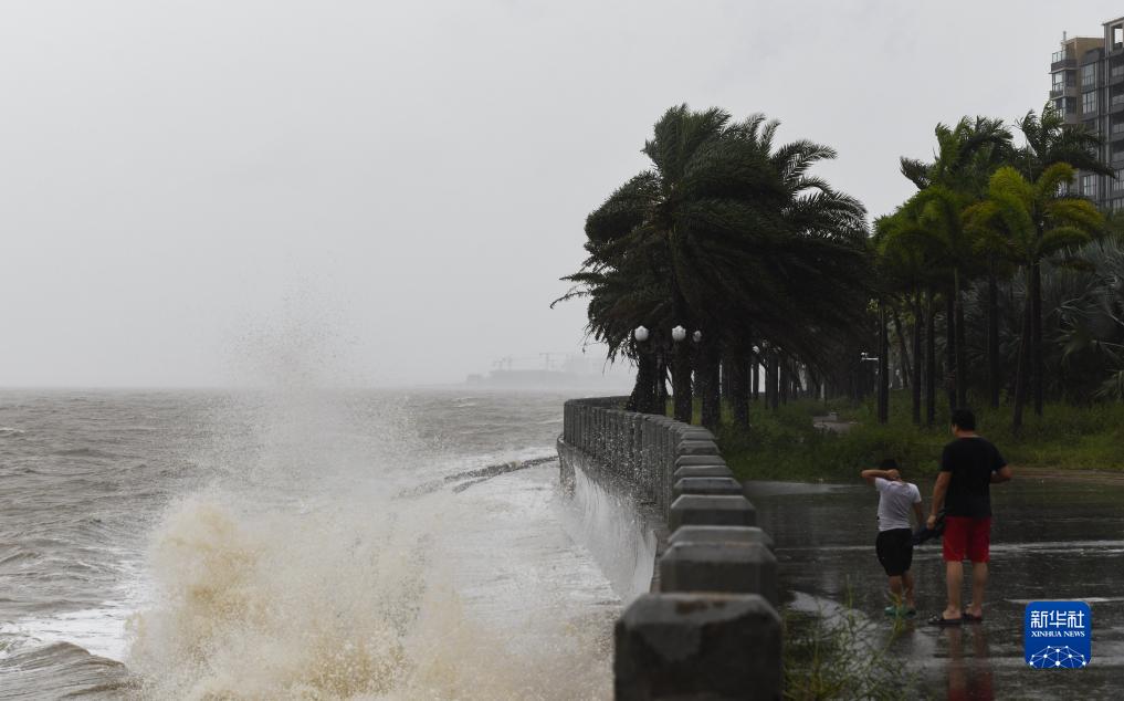 台风“泰利”给海南带来强风雨
