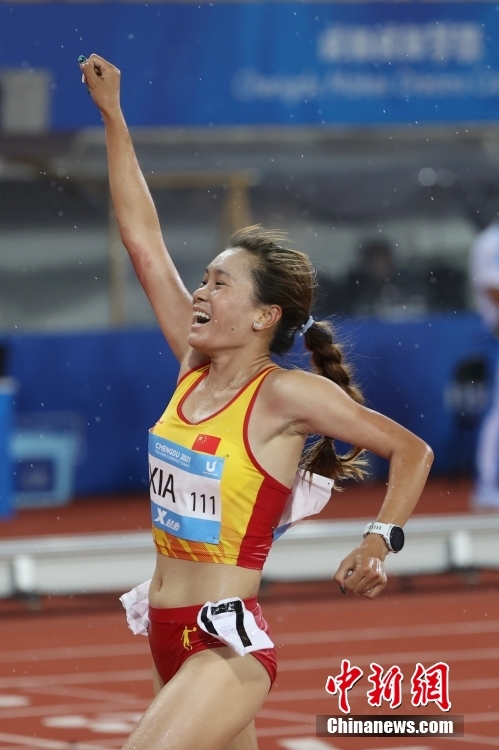 （成都大运会）女子10000米决赛：中国队选手夏雨雨夺冠