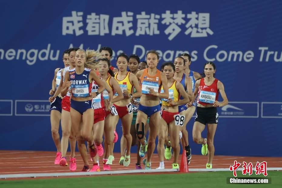 （成都大运会）女子10000米决赛：中国队选手夏雨雨夺冠