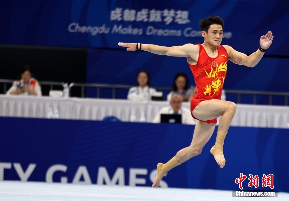 （成都大运会）中国队获体操项目男子团体冠军