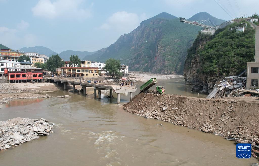 河北涞水：部分因灾阻断道路达到基本通行条件