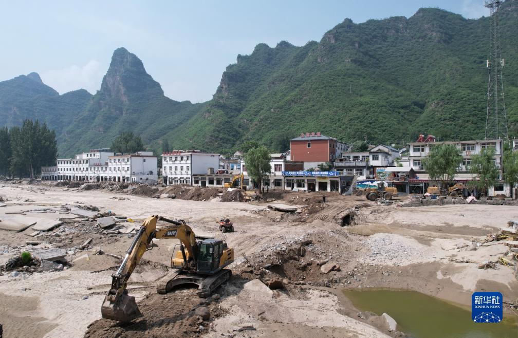 河北涞水：部分因灾阻断道路达到基本通行条件